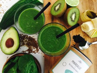Fruchtiger Detox-Smoothie mit Lüttge Algenpulver